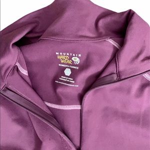 Women’s Mountain Hardwear quarter zip pullover
